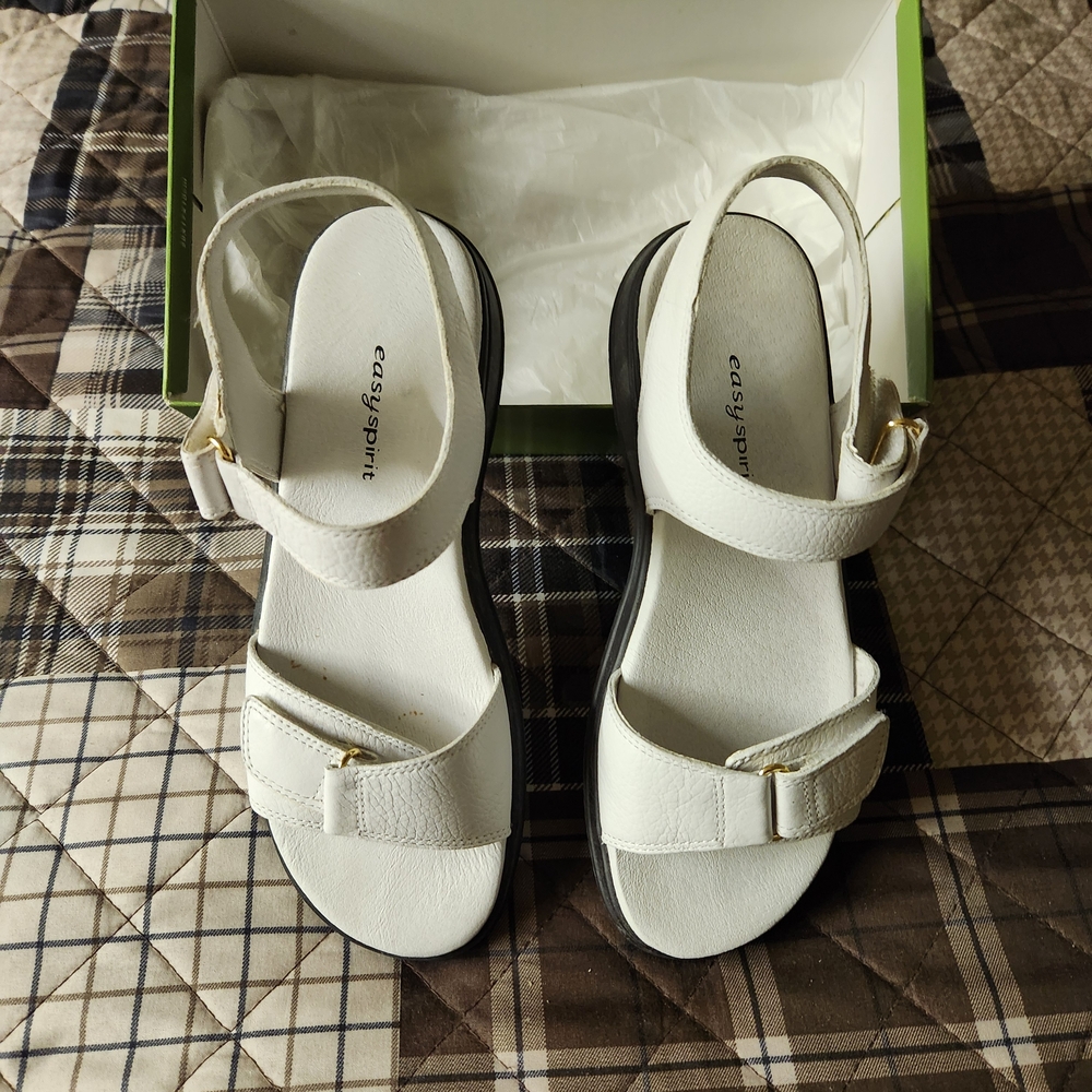 Easy Spirit White ⁹Sandals